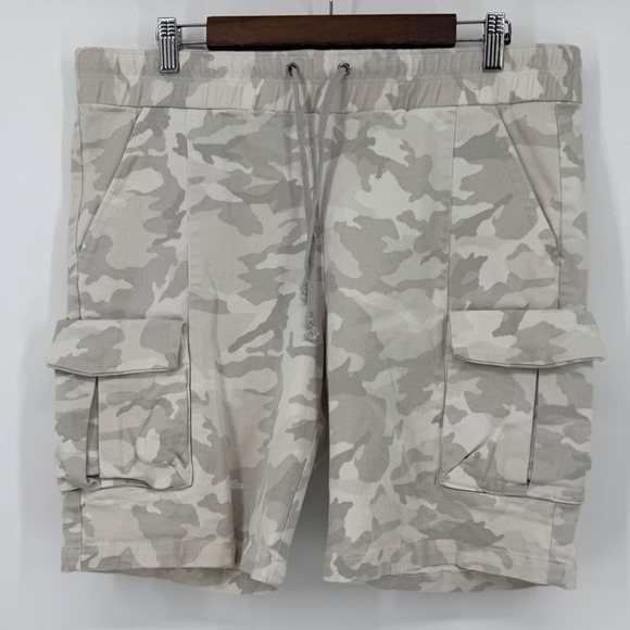John Elliott Camo Cargo Shorts Drawstring Mens Camo Gray Size 3 Large Japan - Picture 1 of 6